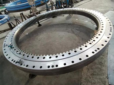 Three-row roller slewing bearing.