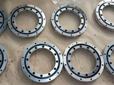 Precision bearing (cross roller bearing)